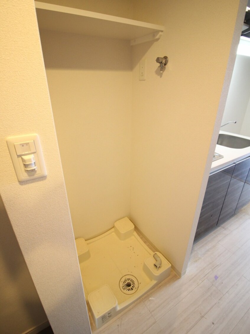 洗濯機置場 ﾌﾟﾚｻﾝｽ新大阪ｲｵﾘｱ(902)