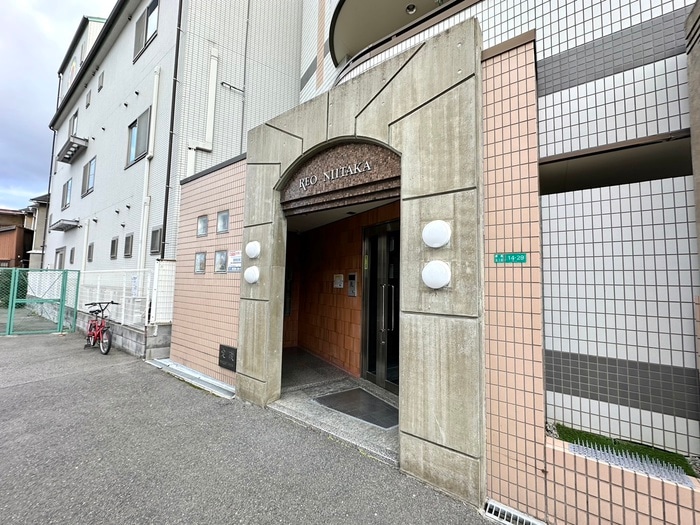 エントランス部分 レオ新高