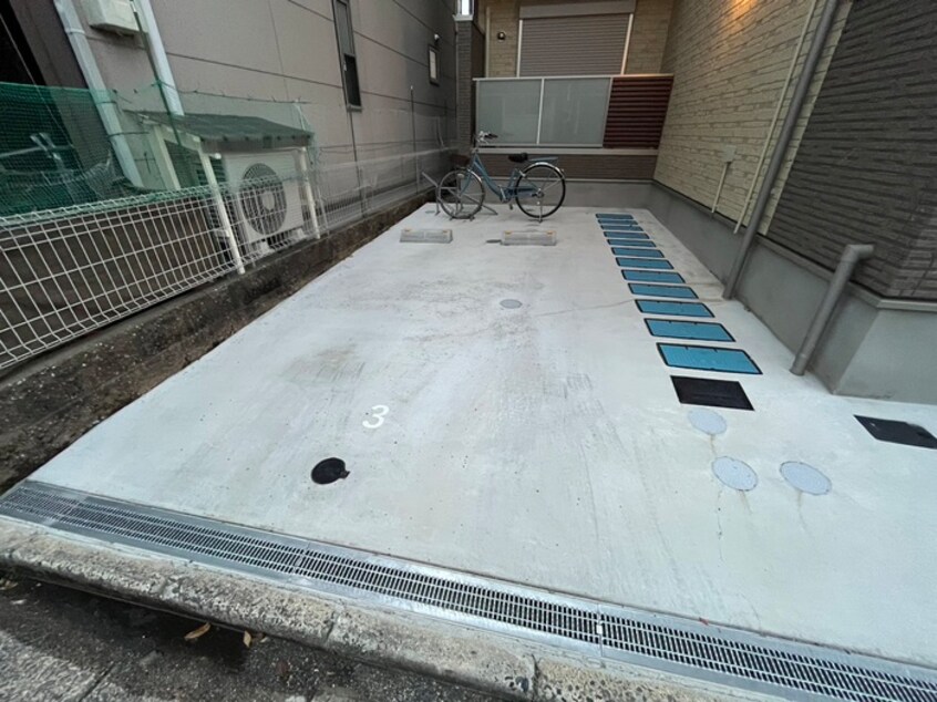 駐車場 F　asecia Leggiero