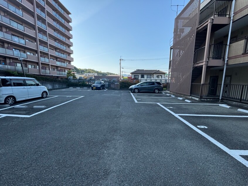 駐車場 ファミ－ユ仁川