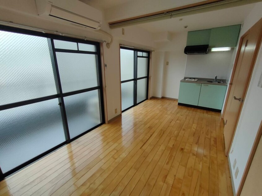 居室 シャルレ服部