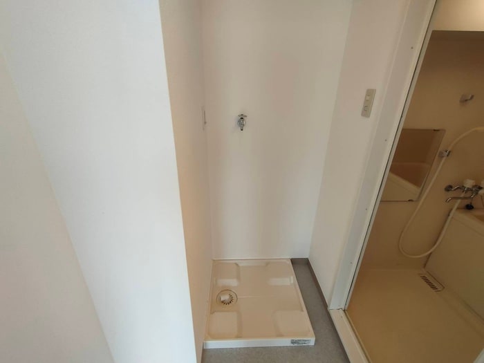 洗濯機置場 シャルレ服部