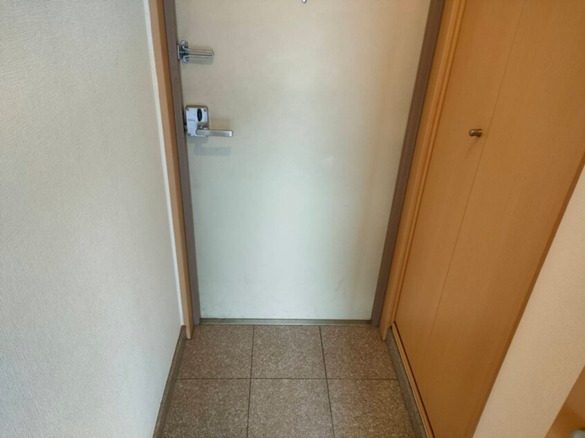 玄関 シャルレ服部