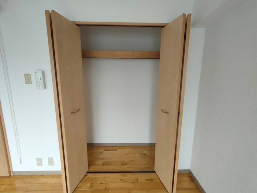 収納 シャルレ服部