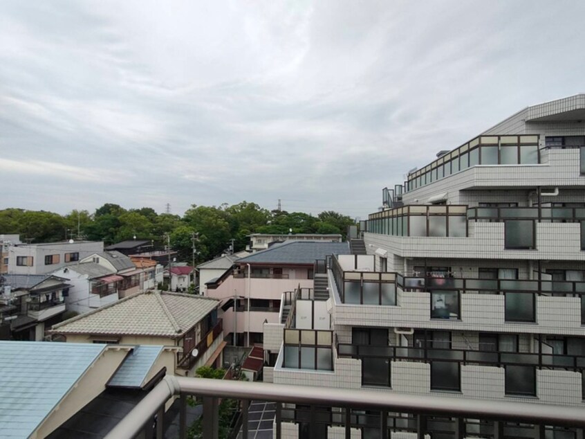 室内からの展望 シャルレ服部