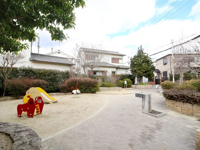 上野西3丁目公園(公園)まで164m La　Maison