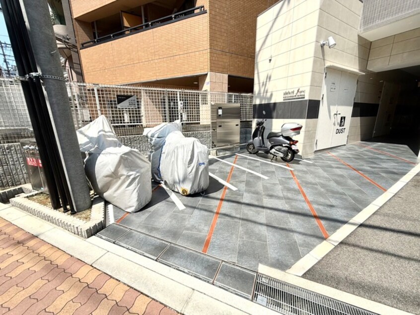 バイク置き場 セレニテフラン野田阪神駅前