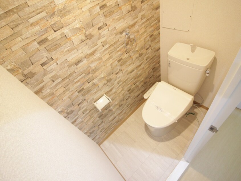 トイレ ソレイユ桂