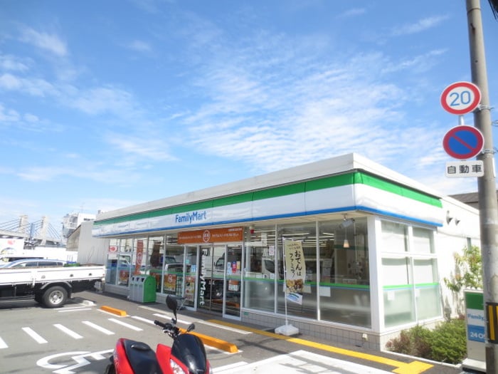 ファミリーマート(コンビニ)まで650m リベラルパレス平野