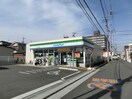 ファミリ－マ－ト(コンビニ)まで305m プレジ－ル鹿野
