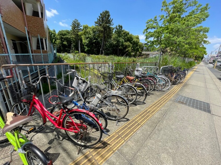 駐輪場 メゾン学園