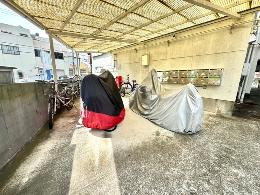 駐輪場 ウエストマンション魚住