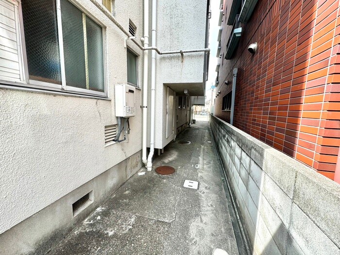エントランス部分 ウエストマンション魚住