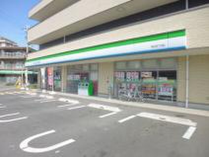 ファミリーマート(コンビニ)まで110m ウエストマンション魚住