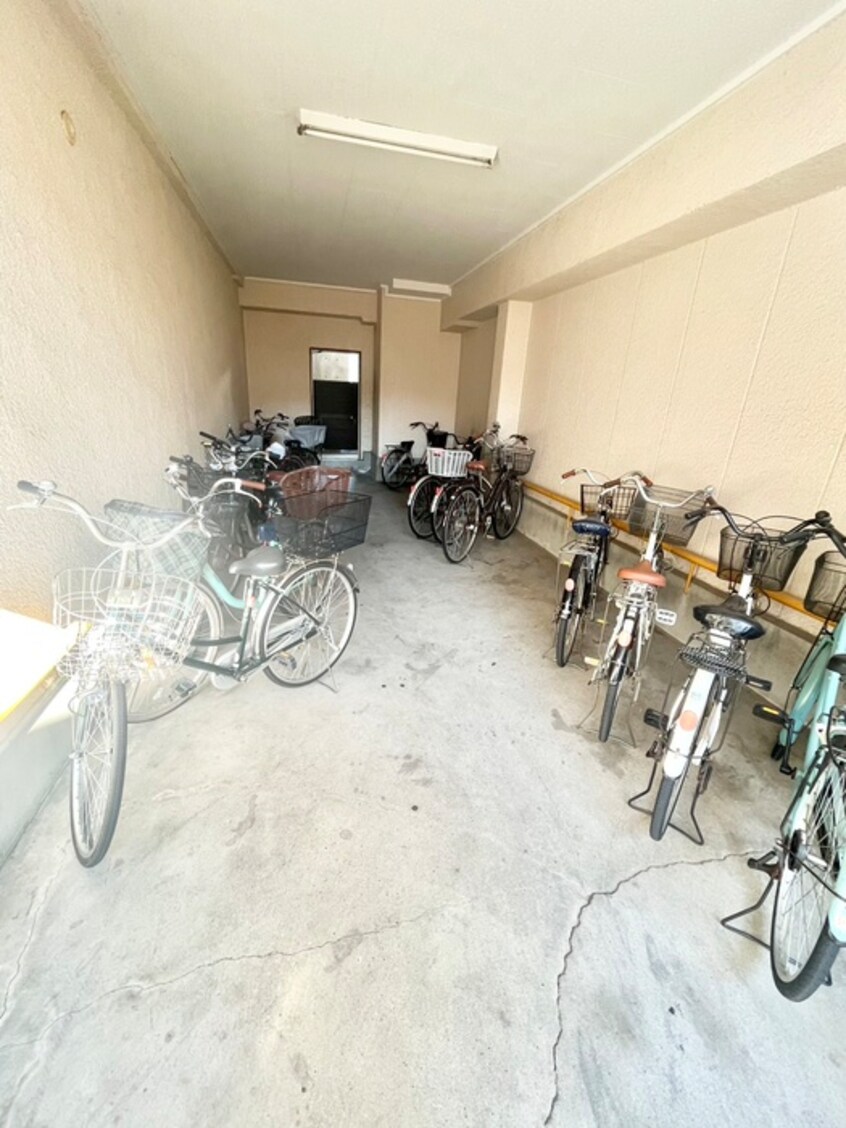 駐輪場 森岡ハイツ