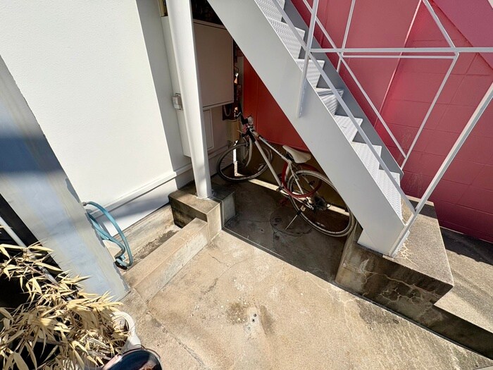 駐輪場 SAWASAKI APARTMENT