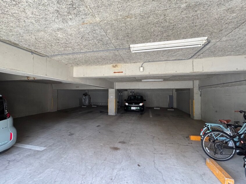 駐車場 ラジュニ－ル春日丘