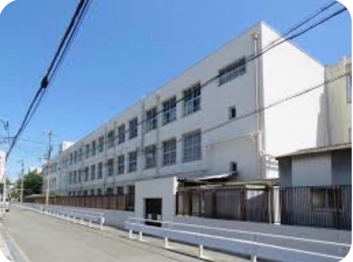 大阪市立瓜破小学校(小学校)まで220m コンフォート瓜破Ⅱ