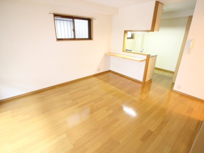 内観写真 ラ・フォ－レ三和