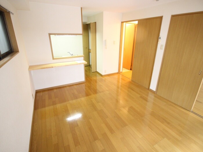 内観写真 ラ・フォ－レ三和