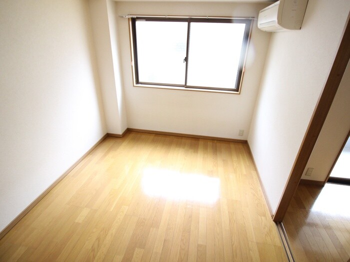 居室 ラ・フォ－レ三和