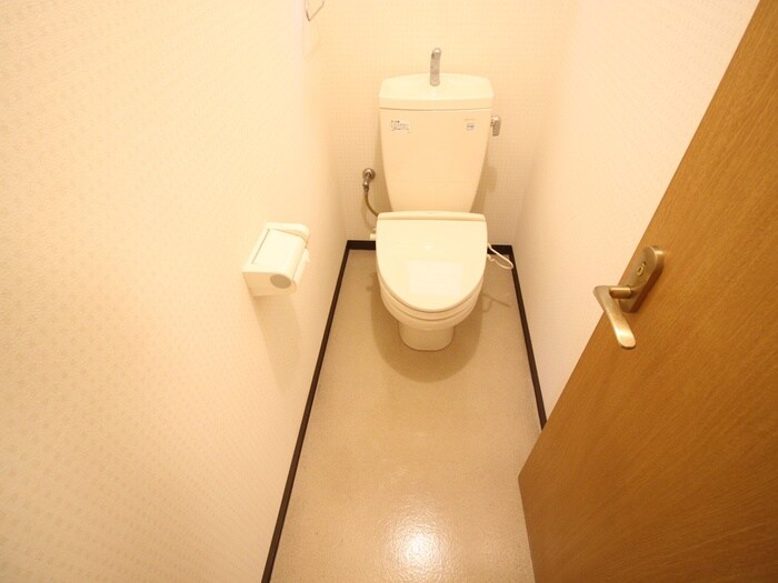 トイレ ラ・フォ－レ三和