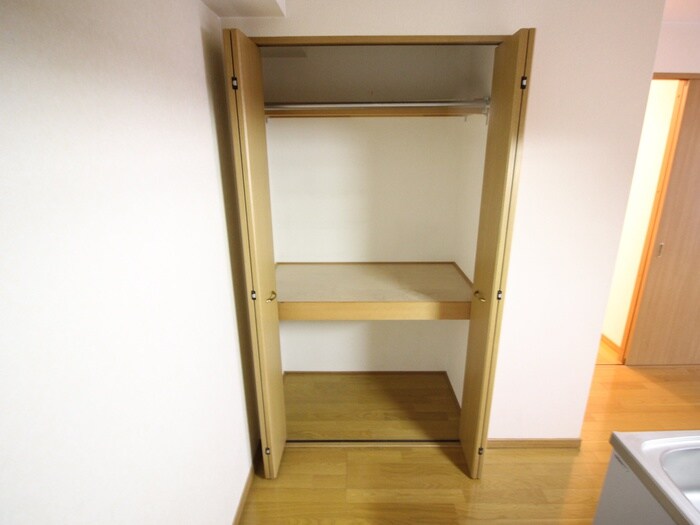 収納 ラ・フォ－レ三和