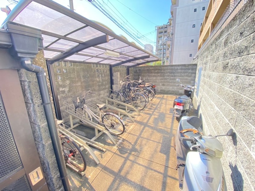 駐輪場 アンシャーレ西ノ京