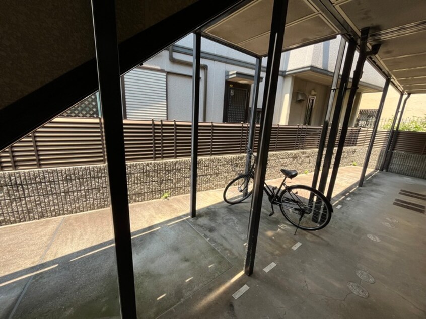 駐輪場 ﾊｲﾂ ﾋﾞｭｰﾃﾗｽ