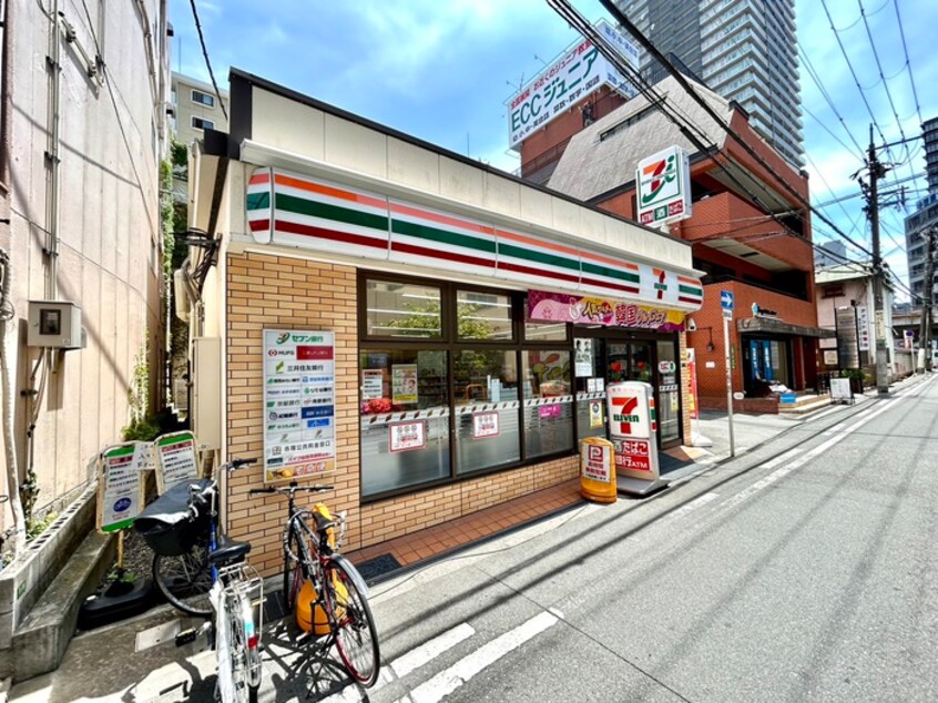 セブンイレブン中崎西店(コンビニ)まで8m ひかりマンション