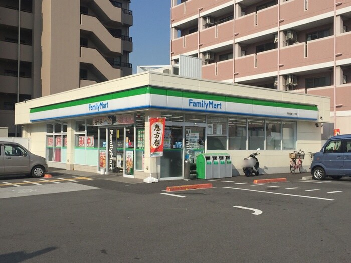 ファミリーマート 平野馬場一丁目店(コンビニ)まで418m WISTERIA R&T