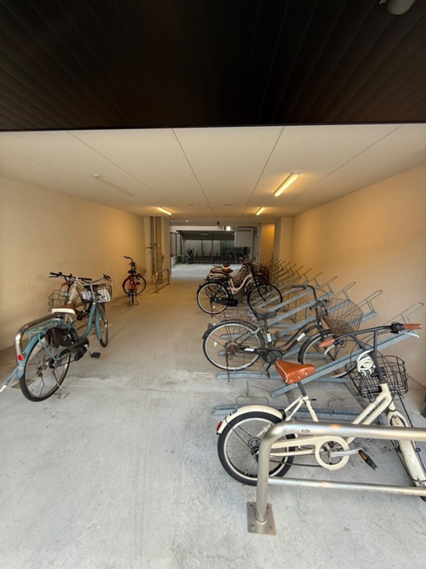 駐輪場 アドバンス天王寺南パキラ