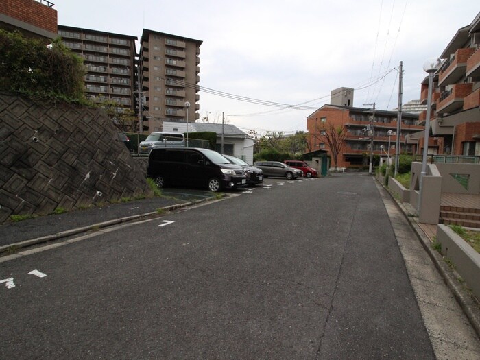 駐車場 レジデンス吉川３号棟