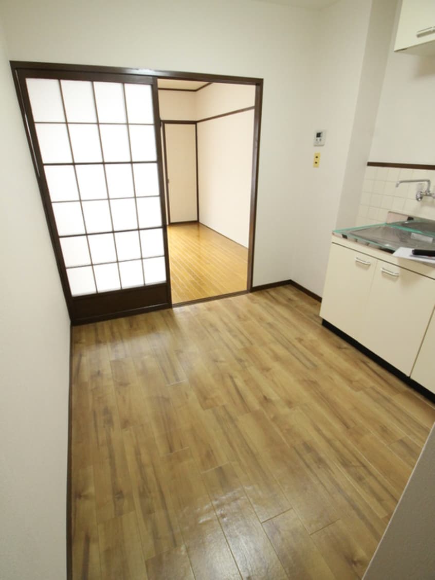 居室 南森町ロイヤルハイツ