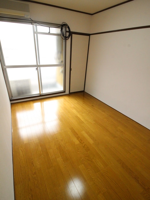 居室 南森町ロイヤルハイツ