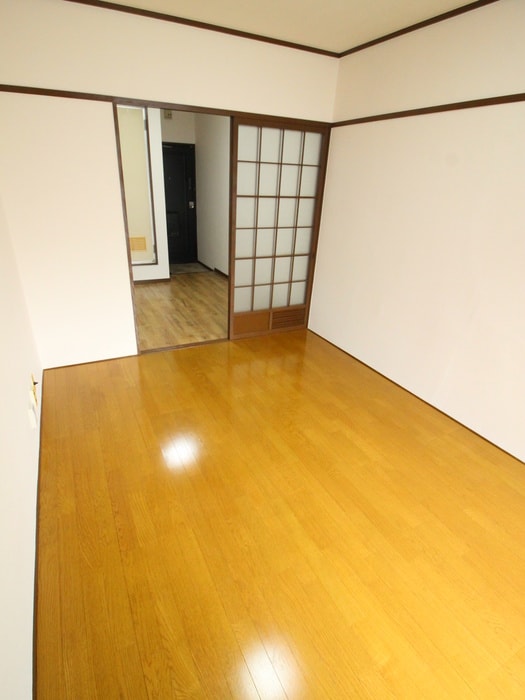 居室 南森町ロイヤルハイツ