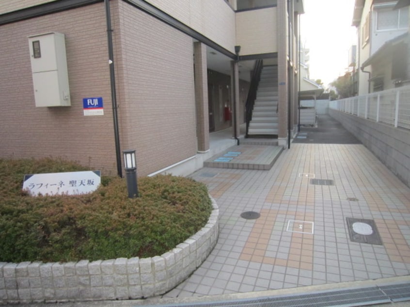 エントランス部分 ラフィ－ネ聖天坂