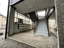 エントランス部分 リバ－ウエスト