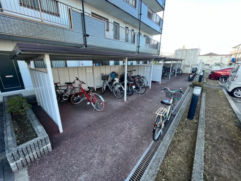 駐輪場 リバ－ウエスト