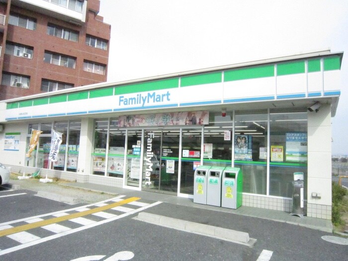 コンビニ(コンビニ)まで800m フロレスタ