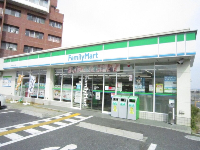 コンビニ(コンビニ)まで800m フロレスタ