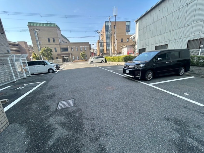 駐車場 サンプラザ湯里南