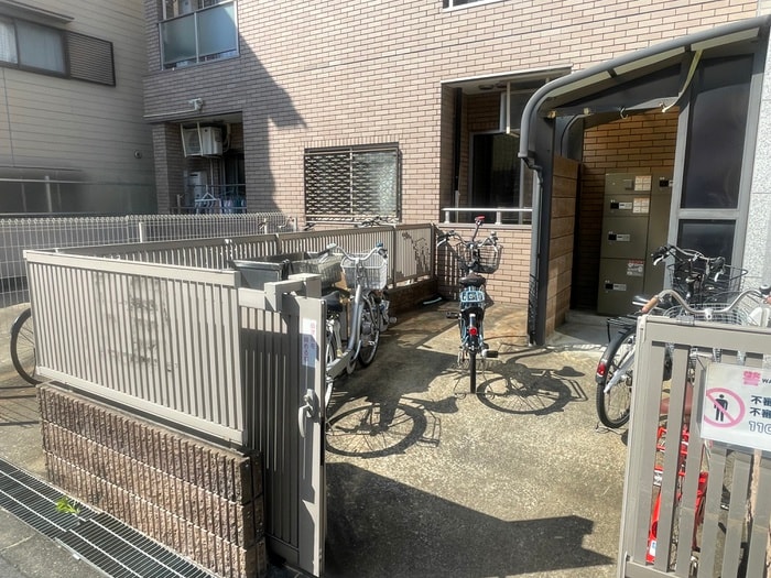 駐輪場 ラーレンティア