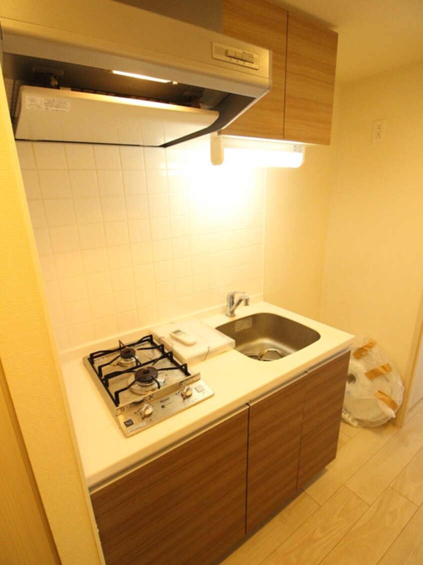 キッチン プレサンス南森町駅前(302)