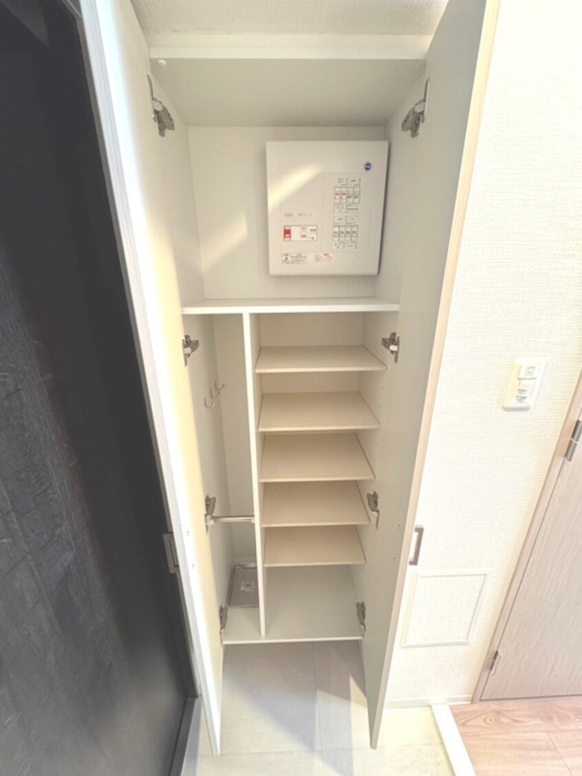 靴箱 ｴｽﾘｰﾄﾞ新大阪ｻﾞ･ﾌﾟﾚﾐｱEAST