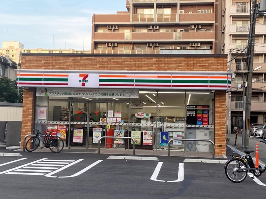セブン-イレブン 大阪東中島３丁目店(コンビニ)まで220m ｴｽﾘｰﾄﾞ新大阪ｻﾞ･ﾌﾟﾚﾐｱEAST