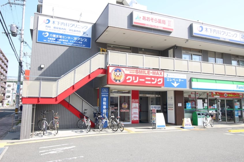 ファミリーマート(コンビニ)まで50m アービングＮｅｏ平野駅前