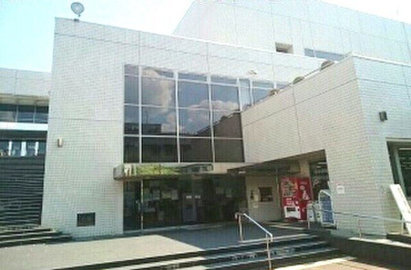 大東市中央図書館(図書館)まで1700m アヴィタンテ加納A棟