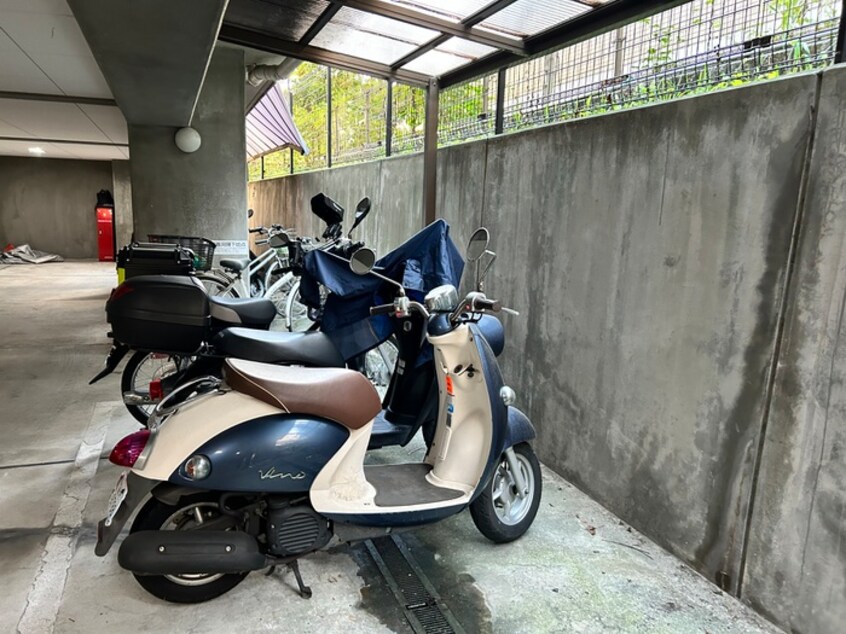 バイク置き場 メゾン・ソレイユ