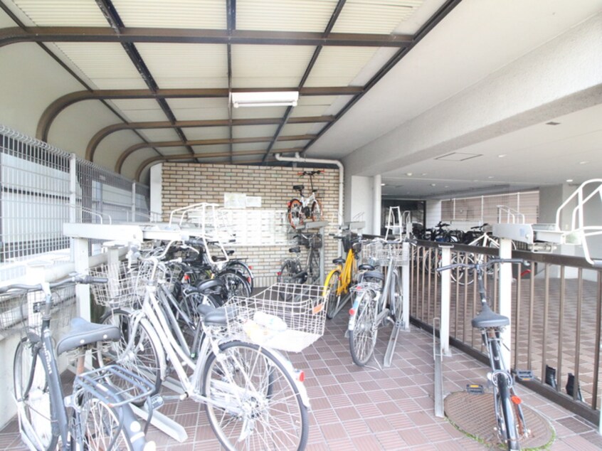 駐輪場 カサ・デ・ソーラ白川